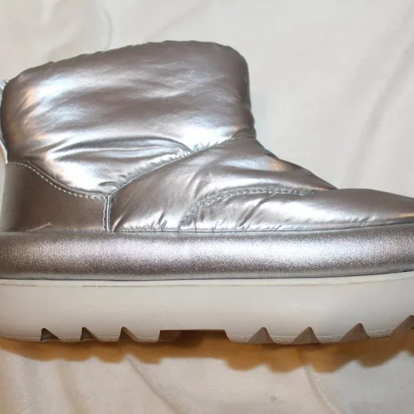 NIB UGG WOMEN'S MAXI MINI PUFFER SILVER ANKLE BOOTS - Picture 3 of 7